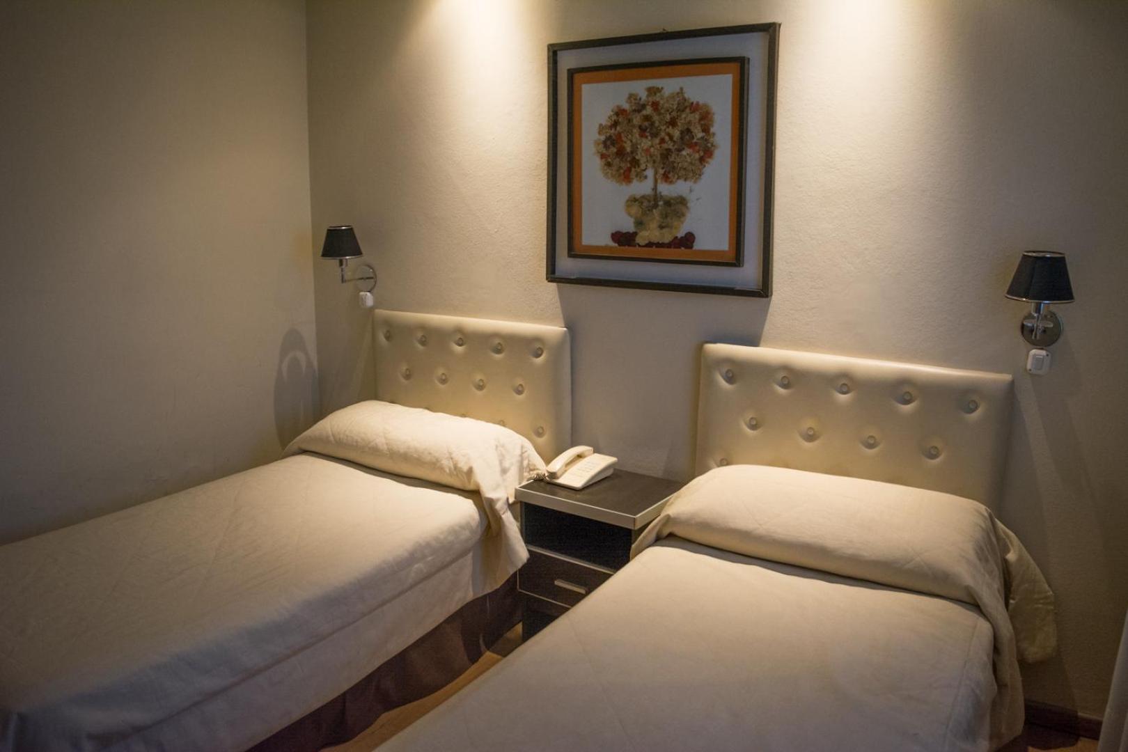 Hotel Vina De Italia Cordoba Bagian luar foto