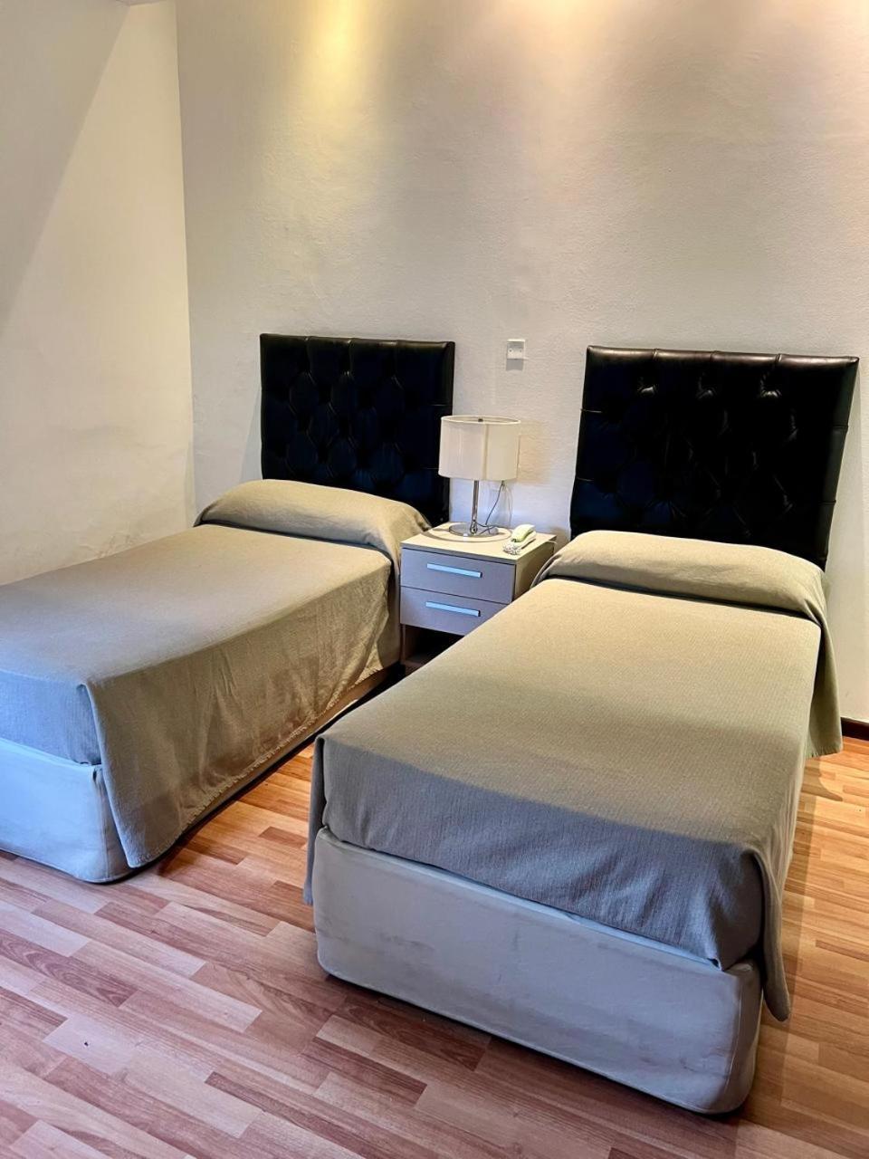 Hotel Vina De Italia Cordoba Bagian luar foto