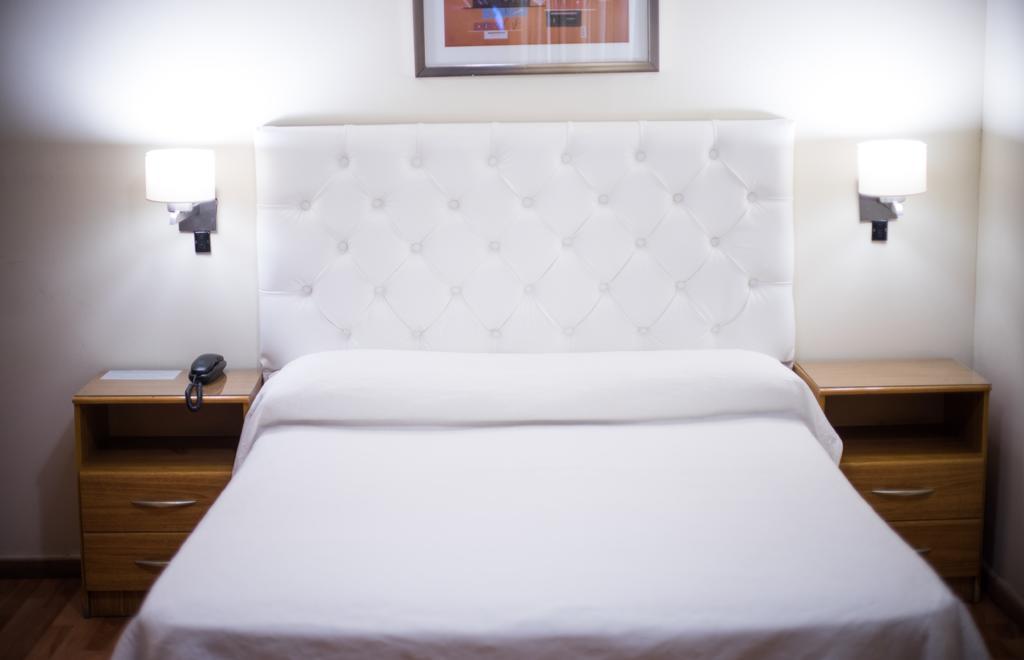 Hotel Vina De Italia Cordoba Bagian luar foto